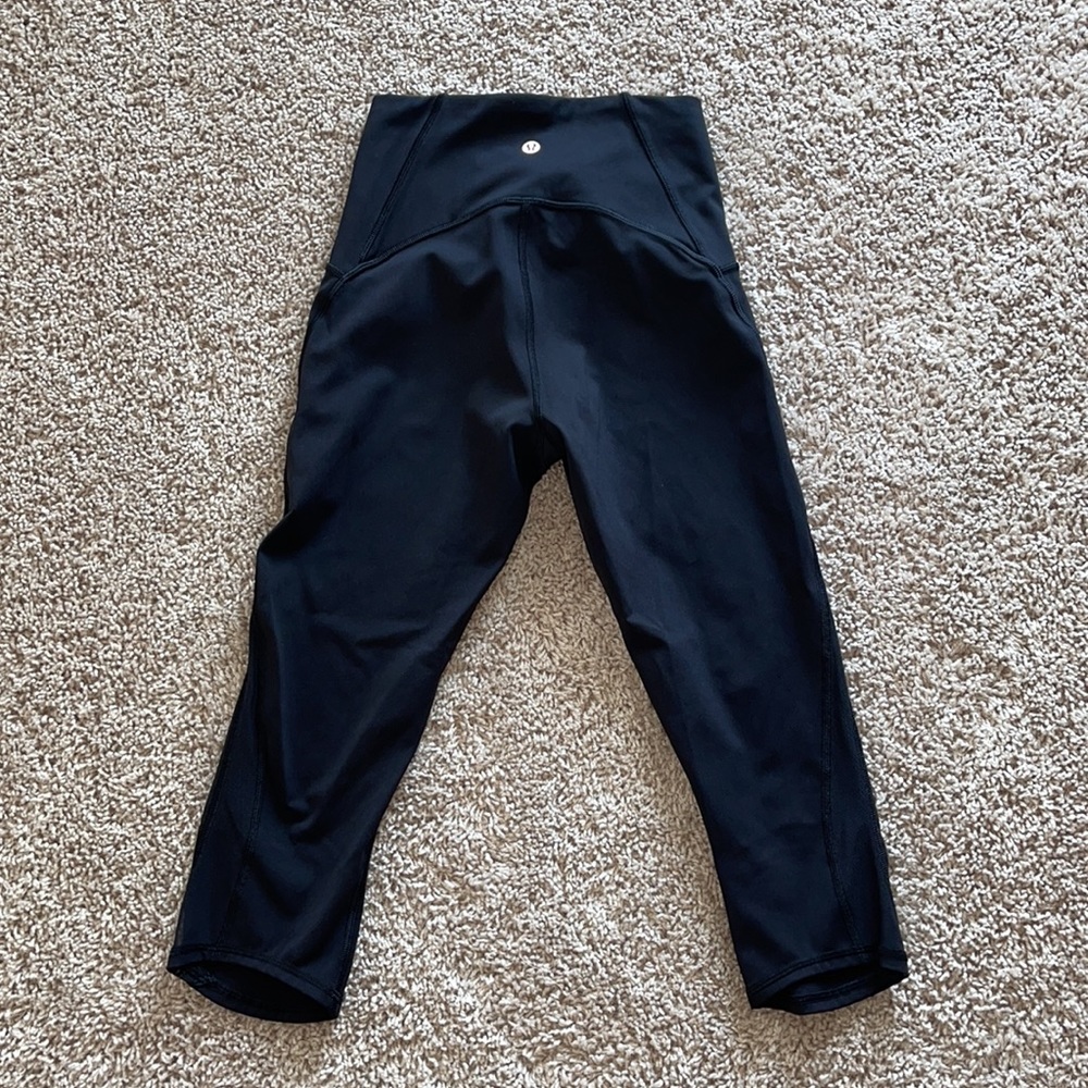 ❌SOLD❌Lululemon black crops with mesh.